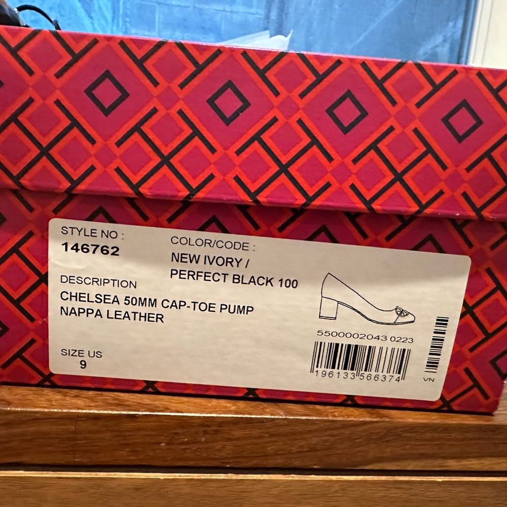 Tory Burch Chelsea Cap Toe Block Heel Pumps - Picture 6 of 6